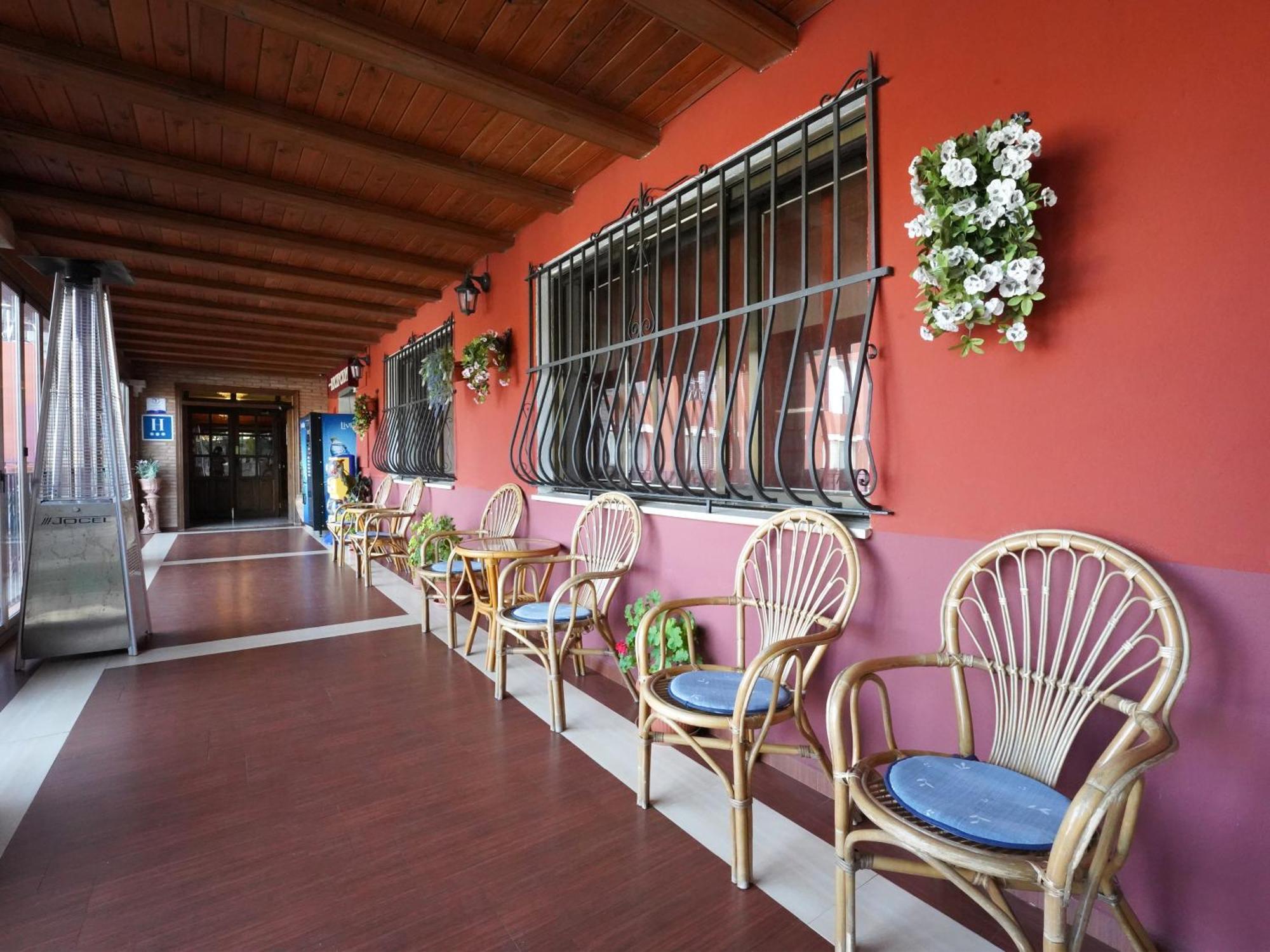 Hotel La Rueda 3000 Мора-де-Рубьелос Экстерьер фото